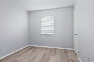 704 Clover Park Dr, Arlington, TX 76013 - Photo 14