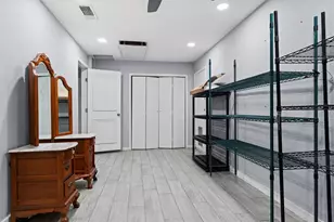 704 Clover Park Dr, Arlington, TX 76013 - Photo 10