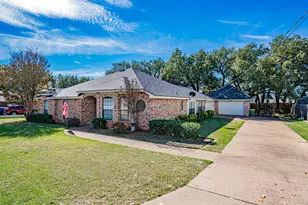 4018 View Point Dr, Granbury, TX 76048 - Photo 2