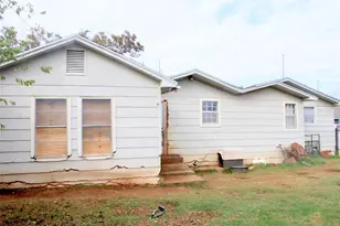 202 N Clear St, San Saba, TX 76877 - Photo 2