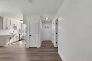 2933 Lucinda Ln, Fort Worth, TX 76119 - Photo 10