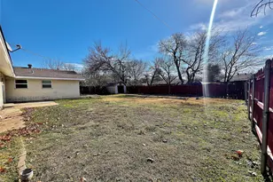 725 Danish Dr, Grand Prairie, TX 75050 - Photo 22