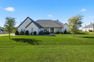 235 Columbia Ct, Springtown, TX 76082 - Photo 1