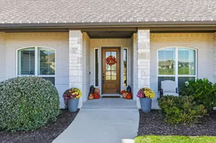 235 Columbia Ct, Springtown, TX 76082 - Photo 2