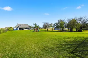 235 Columbia Ct, Springtown, TX 76082 - Photo 30