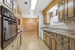 214 Jill Ann Dr, Burleson, TX 76028 - Photo 12