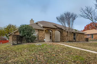 943 Aspen Drive, DeSoto, TX 75115 - Photo 2