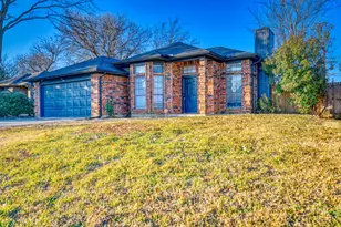 807 Wind Brooke Dr, Arlington, TX 76001 - Photo 2