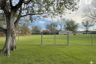 1126 Alvarado St, Cleburne, TX 76031 - Photo 1