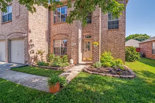 10702 Augusta Ln, Rowlett, TX 75089 - Photo 2