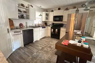 528 NW King St, Burleson, TX 76028 - Photo 4