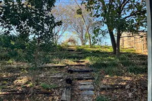 741 14th St, Grand Prairie, TX 75050 - Photo 34