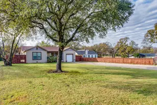 2748 Timberline Dr, Fort Worth, TX 76119 - Photo 2