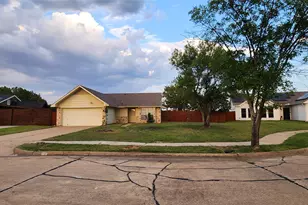 200 Seagull Ct, Irving, TX 75060 - Photo 4