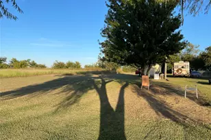 1441 McFarlin Rd, Collinsville, TX 76233 - Photo 8