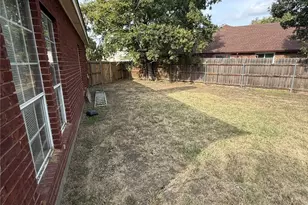 900 Blossomwood Ct, Arlington, TX 76017 - Photo 6