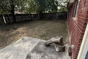 900 Blossomwood Ct, Arlington, TX 76017 - Photo 4