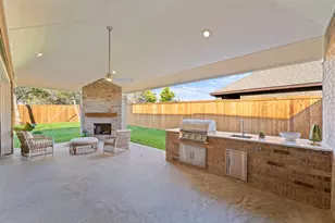 607 E Wood Dell Dr, Glenn Heights, TX 75154 - Photo 2