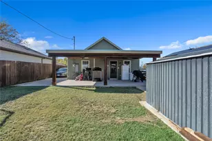 1315 Stewart St, Fort Worth, TX 76104 - Photo 2