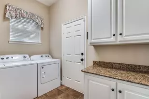 1113 Creekwood Dr, Garland, TX 75044 - Photo 26