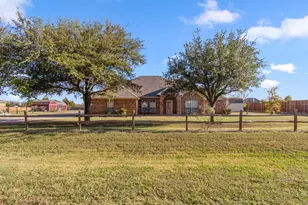 1304 Shawnee Rd, Red Oak, TX 75165 - Photo 1