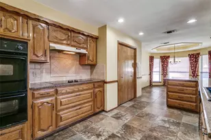 7301 Londonderry Dr, North Richland Hills, TX 76182 - Photo 8