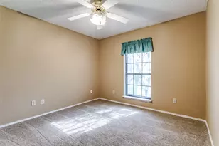 7301 Londonderry Dr, North Richland Hills, TX 76182 - Photo 16