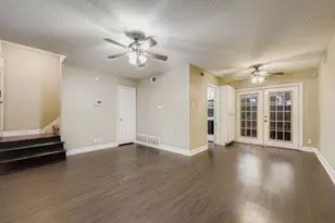 214 Austin St, Grapevine, TX 76107 - Photo 4