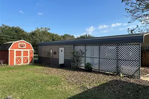 137 Oakview Cir, Waco, TX 76705 - Photo 8