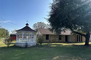 137 Oakview Cir, Waco, TX 76705 - Photo 2