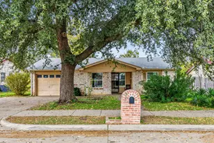 1513 Glynn Oaks Dr, Arlington, TX 76010 - Photo 1