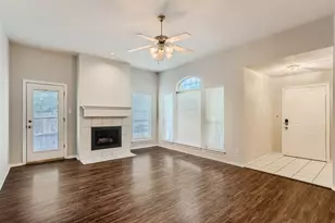 704 Ashbrook Dr, DeSoto, TX 75115 - Photo 4