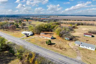 815 Clarksville Rd, Bogata, TX 75417 - Photo 2