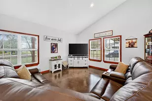 203 Mockingbird St, Ector, TX 75439 - Photo 6