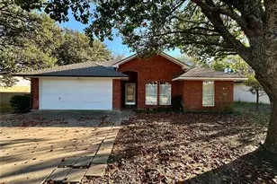 205 N Meadowview Dr, Waxahachie, TX 75165 - Photo 2