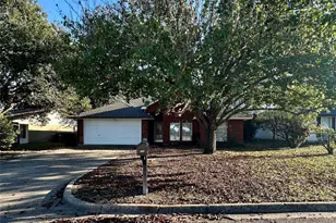 205 N Meadowview Dr, Waxahachie, TX 75165 - Photo 4