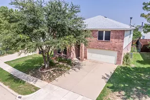 8709 Stonebriar Ln, Fort Worth, TX 76123 - Photo 4