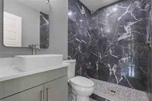 526 SE 11th, Grand Prairie, TX 75051 - Photo 10