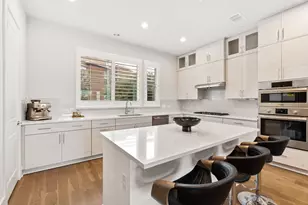 381 E Greenbriar Ln, Dallas, TX 75203 - Photo 10