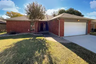 6544 Meadowlark Ln E, Watauga, TX 76148 - Photo 2