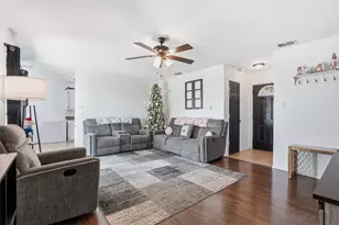 1423 Berry Dr, Cleburne, TX 76033 - Photo 4