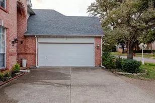 2106 Hunter Pl Ln, Arlington, TX 76006 - Photo 2