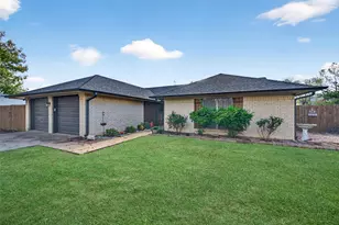 419 W Center St, Whitewright, TX 75491 - Photo 1