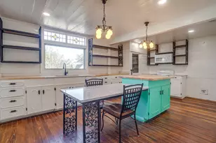 619 W Live Oak St, Jacksboro, TX 76458 - Photo 8