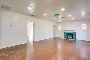 619 W Live Oak St, Jacksboro, TX 76458 - Photo 4