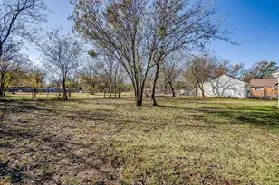 619 W Live Oak St, Jacksboro, TX 76458 - Photo 30