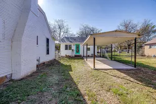 619 W Live Oak St, Jacksboro, TX 76458 - Photo 32