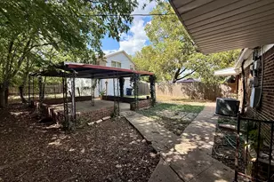 2946 Lipscomb St, Fort Worth, TX 76110 - Photo 8