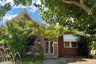 2946 Lipscomb St, Fort Worth, TX 76110 - Photo 2