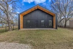 1900 Rosemary St, Greenville, TX 75401 - Photo 6